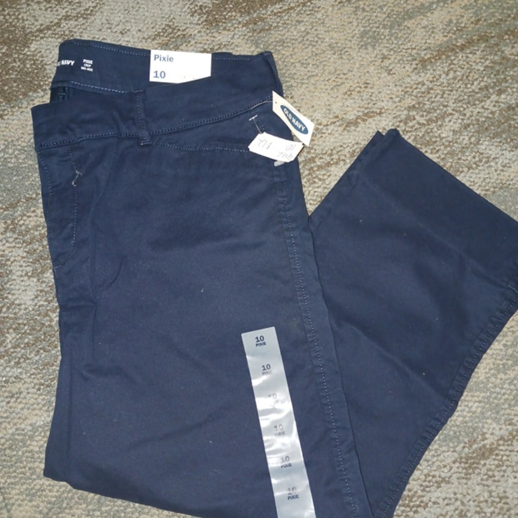 Nwt Navy Pixi Crops